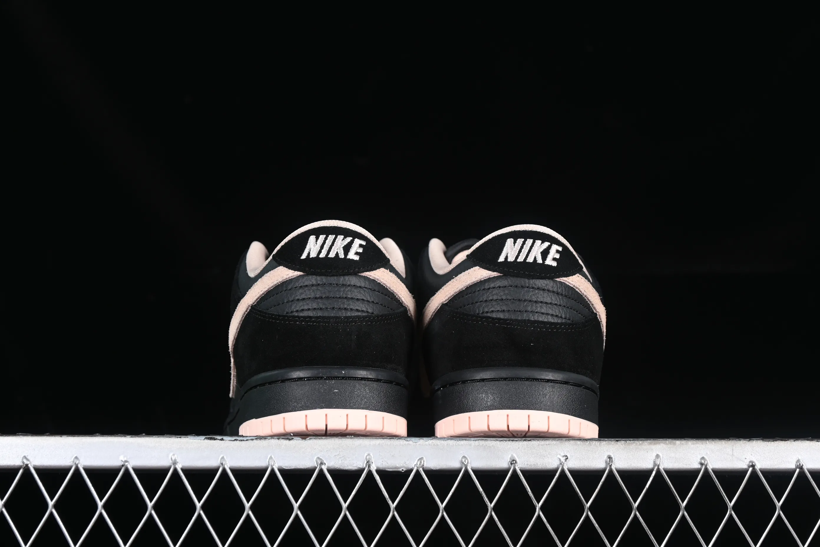 All categories Nk SB Dunk series Nk SB Dunk Low low-top sneakers K version Nk SB Dunk Low black and pink color SB dunk series low-top casual sports skateboard shoes BQ6817-003